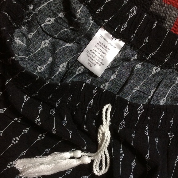 SOLD Viscose Lace Trim Flowy Black Beach Shorts - Picture 5 of 6